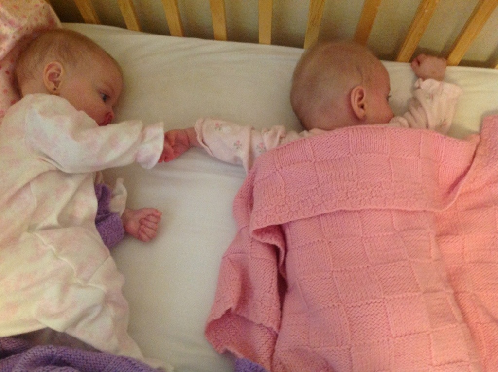 putting our twins to sleep in the same crib