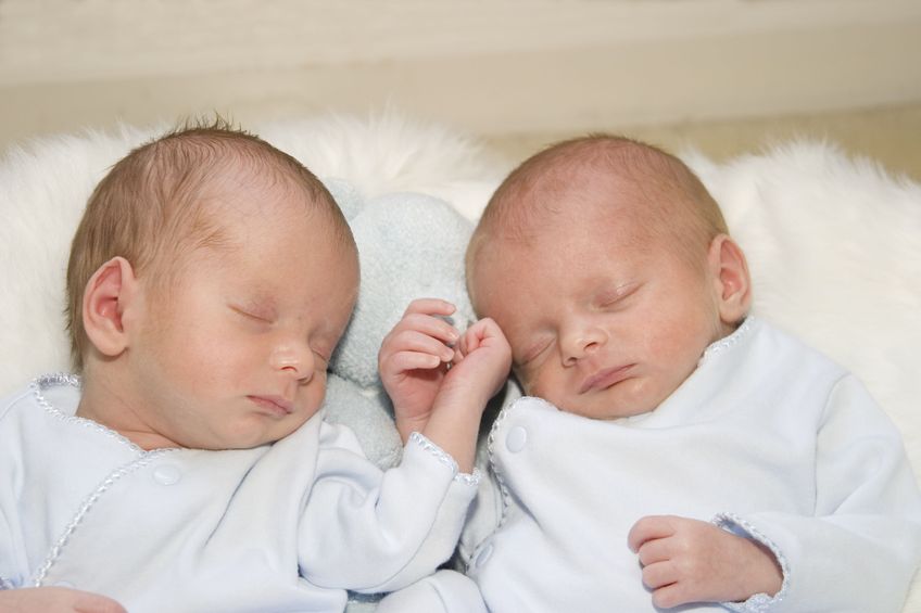 should you put your twins in one crib or two cribs
