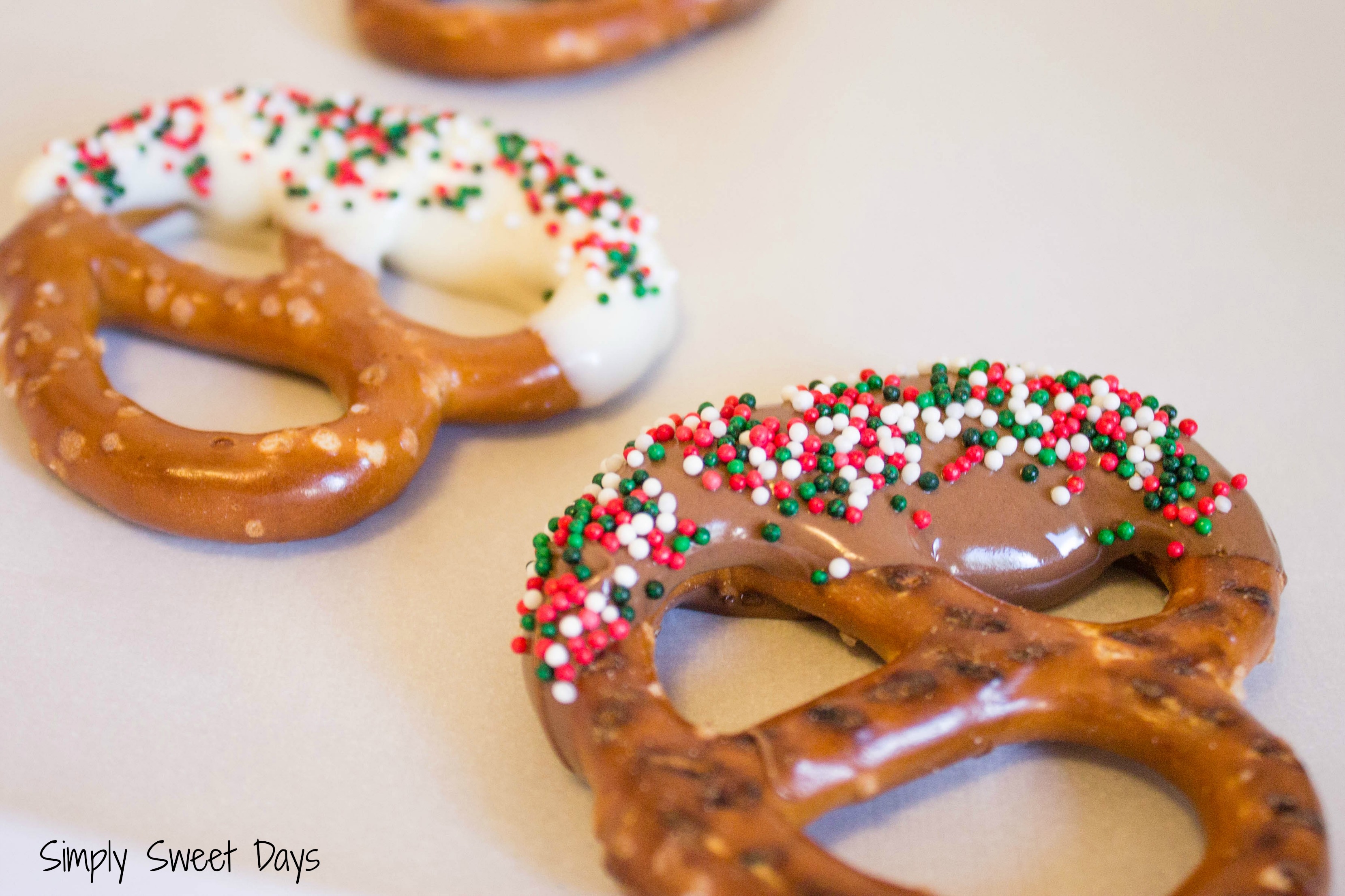 these-simple-chocolate-dipped-pretzle-smake-a-great-diy-christmas-gift